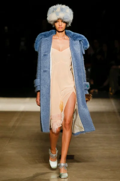 Look 32